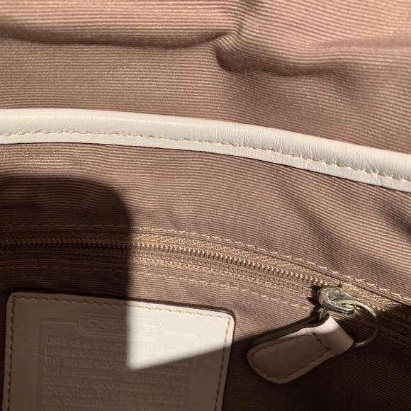 💯 Authentic Coach Purse - Picture 6 of 6